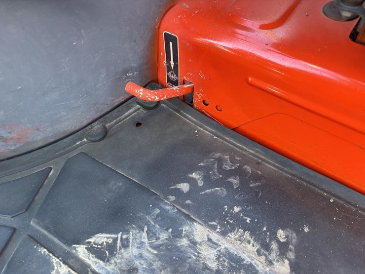 2018-kubota-m5-111d-image-39