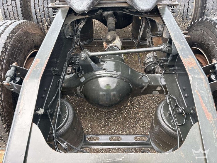 2012-mack-cxu613-day-cab-t/a-wet-kit-truck-tractor-image-15