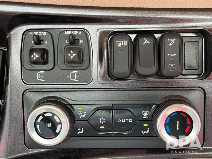 2025-case-ih-steiger-715-quadtrac-tractor-(jn3260)-image-101