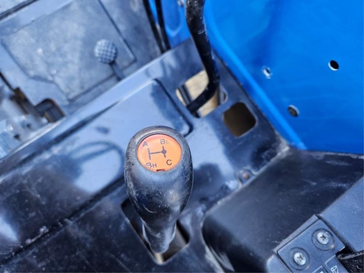 new-holland-tn65-image-24