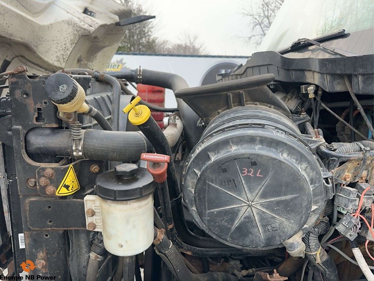 2012-international-7400-image-13