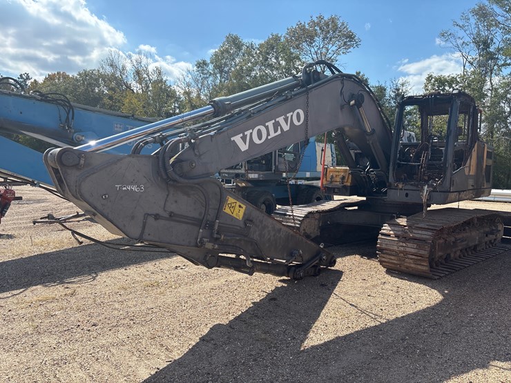 #2590-•-volvo-excavator-|-parts-or-repair-image-1
