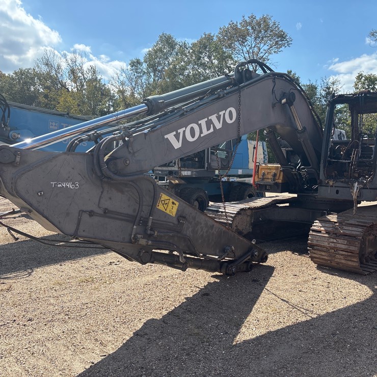 #2590 • VOLVO EXCAVATOR | PARTS OR REPAIR