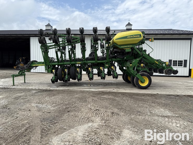 john-deere-16-image-8