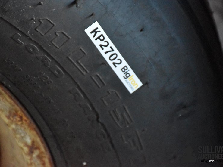 11l-15fl-tire-and-rim-image-5