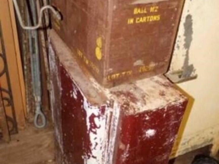 metal-cabinet-+-car-parts-image-1