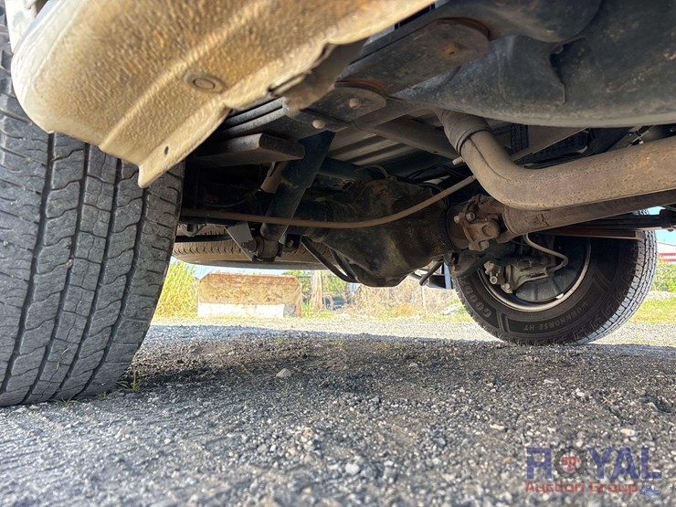 2021-nissan-nv2500hd-image-28