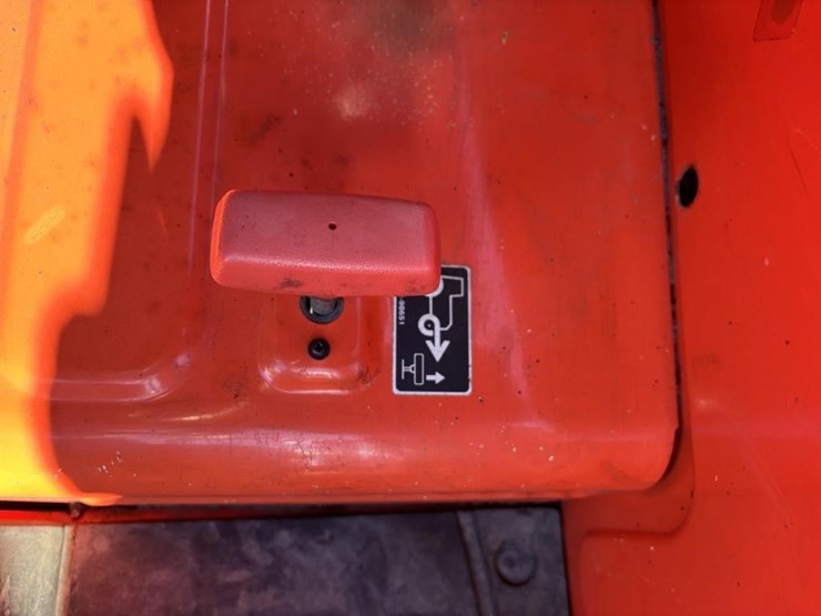 2019-kubota-m7060d-image-36