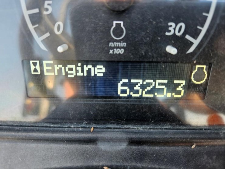 john-deere-3038e-image-22