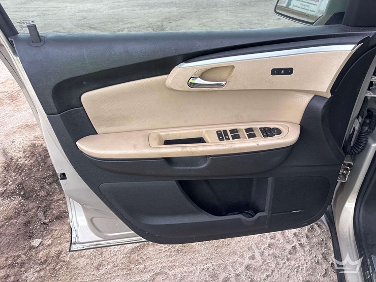 2010-chevrolet-traverse-image-11