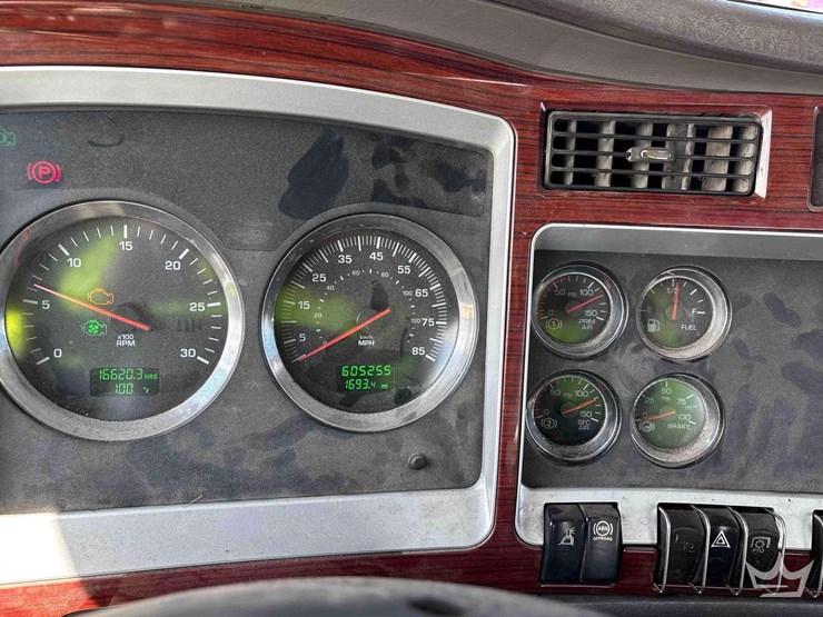 2007-kenworth-t800-image-31