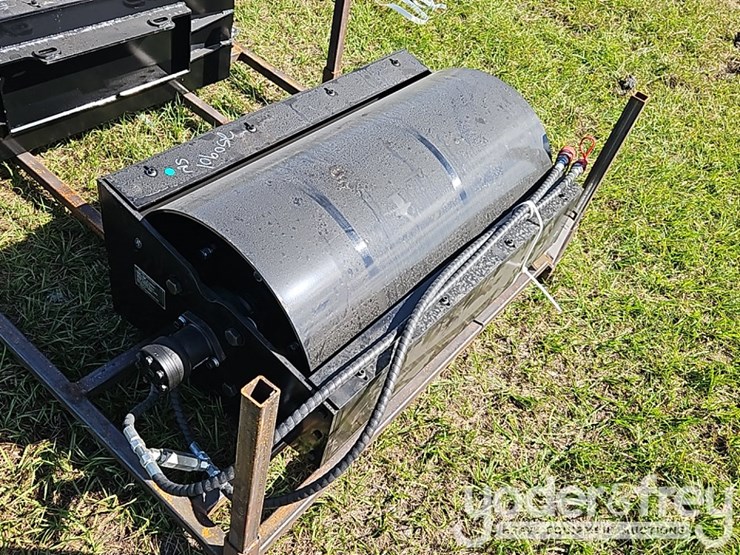 unused-gy-vr39-vibratory-roller-to-suit-mini-skidsteer-image-1