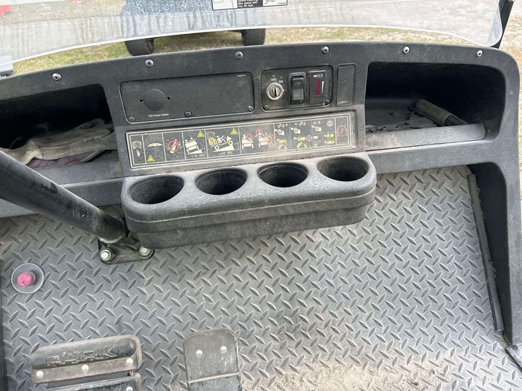 2014-cushman-electric-utility-cart-image-11