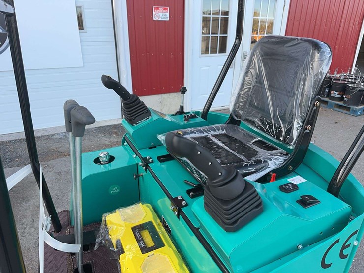 2025-agt-h15z-mini-excavator-image-13