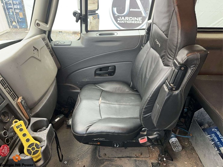 2012-international-7400-image-22