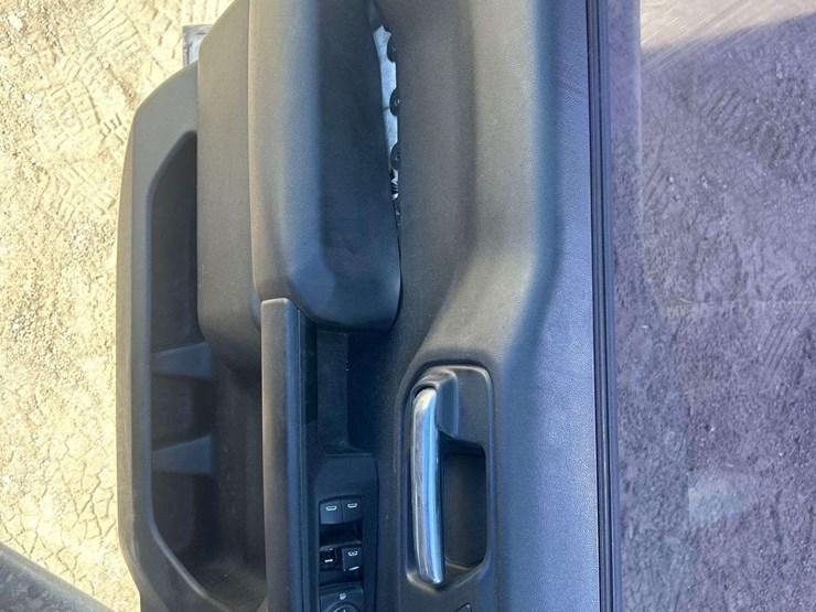 2021-chevrolet-silverado-image-10