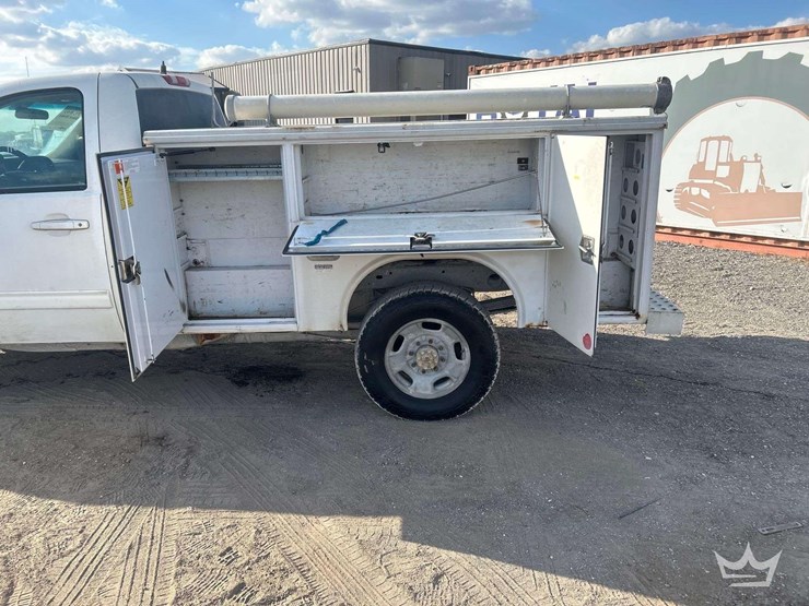 2012-chevrolet-silverado-2500hd-image-24