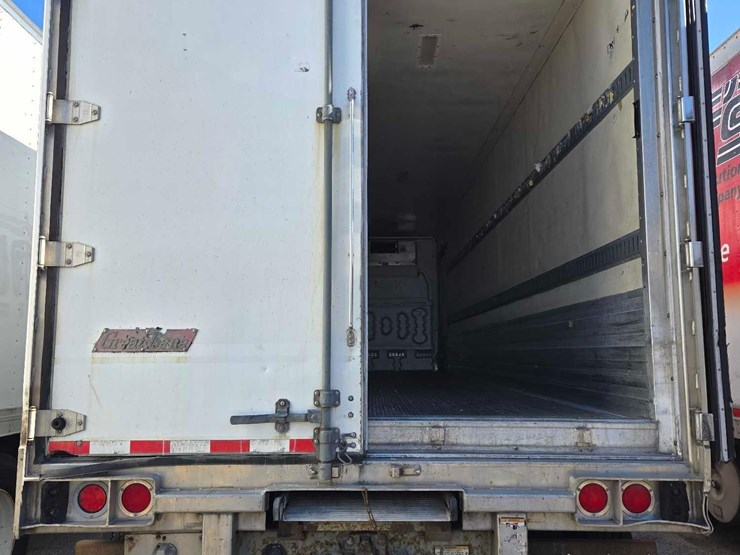 2012-great-dane-trailer-image-3