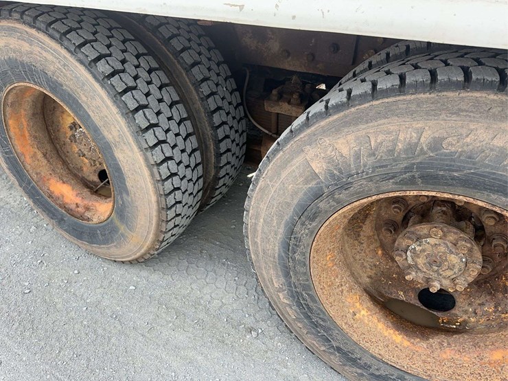 1997-international-4900-image-9