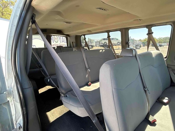 2012-chevrolet-express-3500-passenger-van-image-20