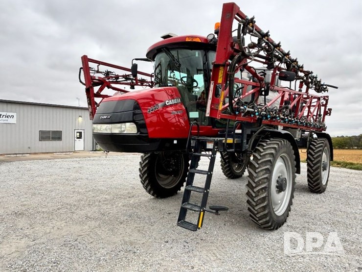 2019-case-ih-patriot-4440-image-2