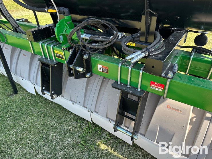 willmar-redball-642e-hooded-sprayer-image-9