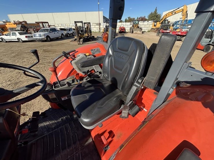 2019-kubota-m7060d-image-24