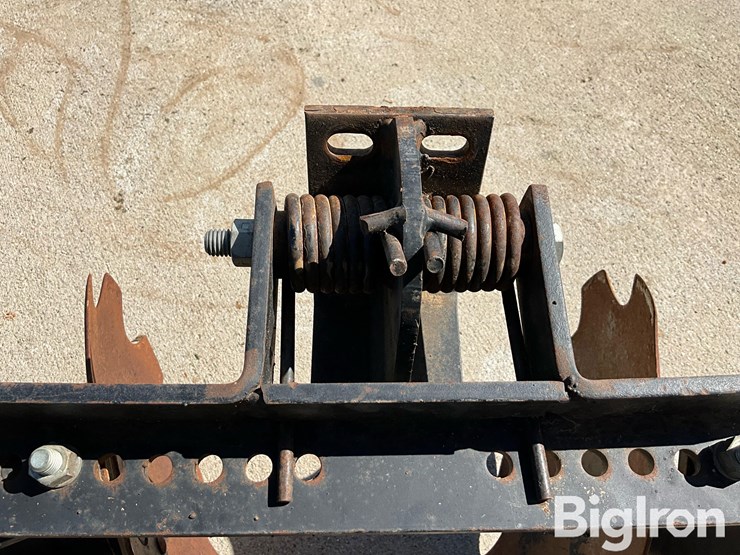 anhydrous-toolbar-row-closing-units-image-12