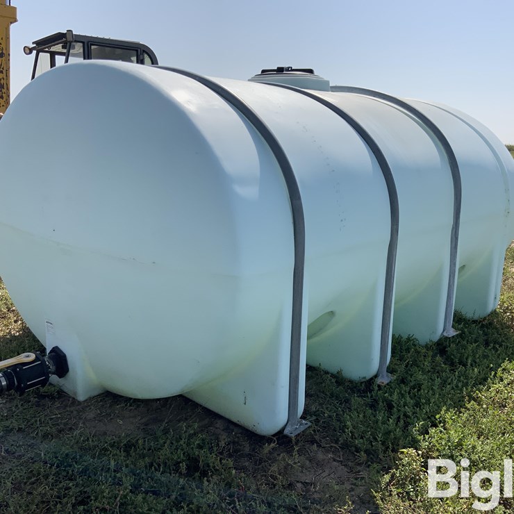 2550 Gallon Poly Tank