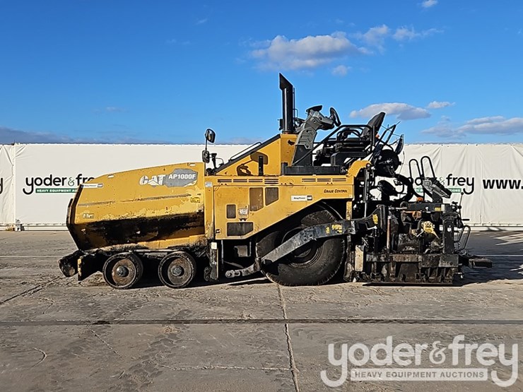 2017-caterpillar-ap-1000f-image-3