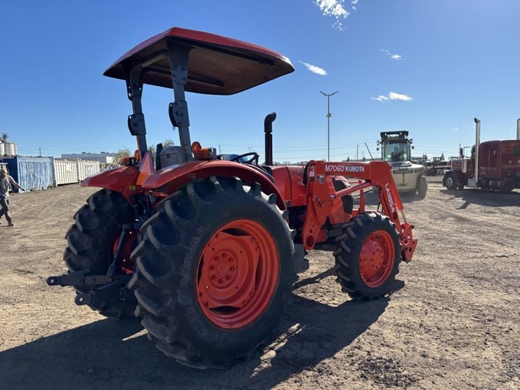 2019-kubota-m7060d-image-3