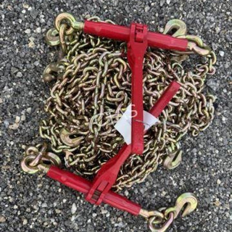 #47 • (4) 5/16" 20' Chains & (2) 5,400 lb Boomers