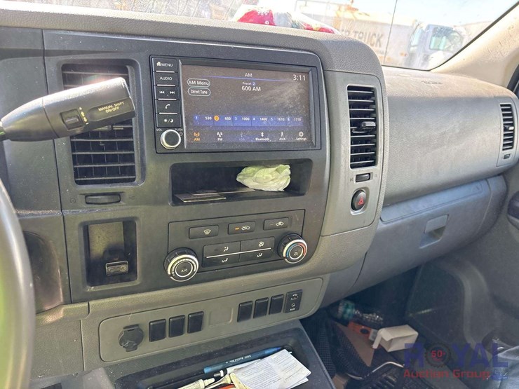 2021-nissan-nv2500hd-image-15