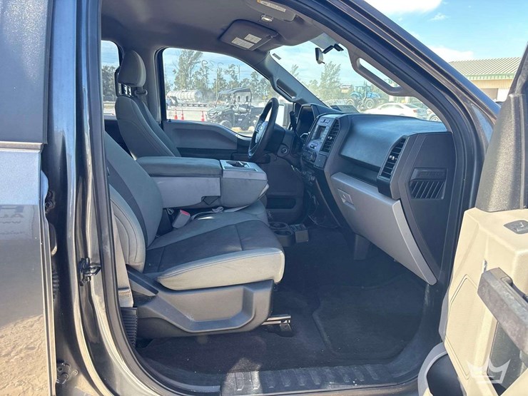 2015-ford-f-150-crew-cab-pickup-truck-image-21