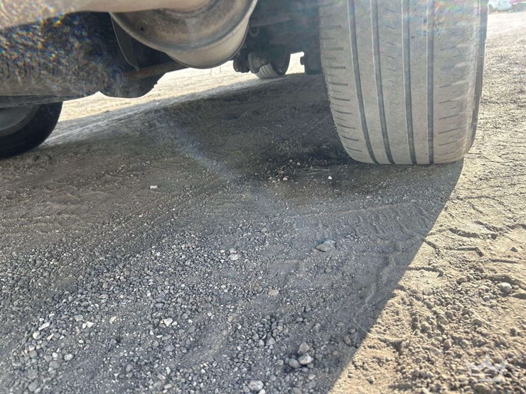 2011-gmc-yukon-xl-denali-image-38