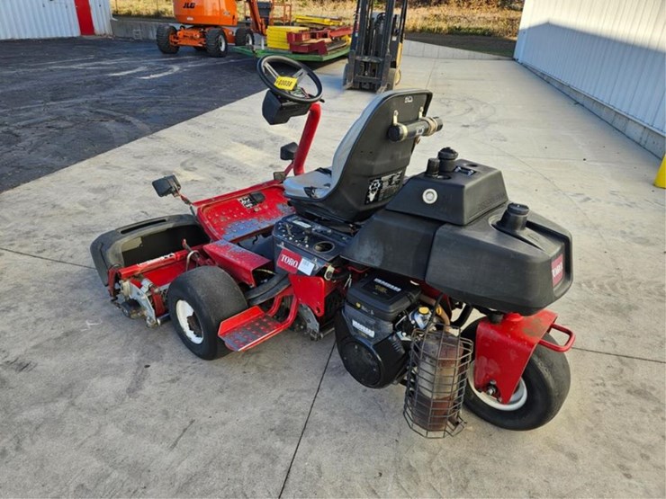 #3038-•-toro-3150-greens-mower-image-3