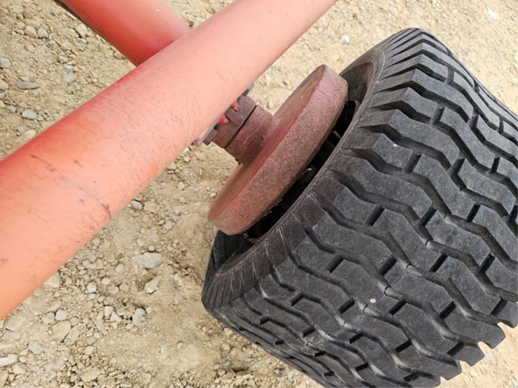 #3113-•-lely-pull-type-broad-cast-seeder-image-12