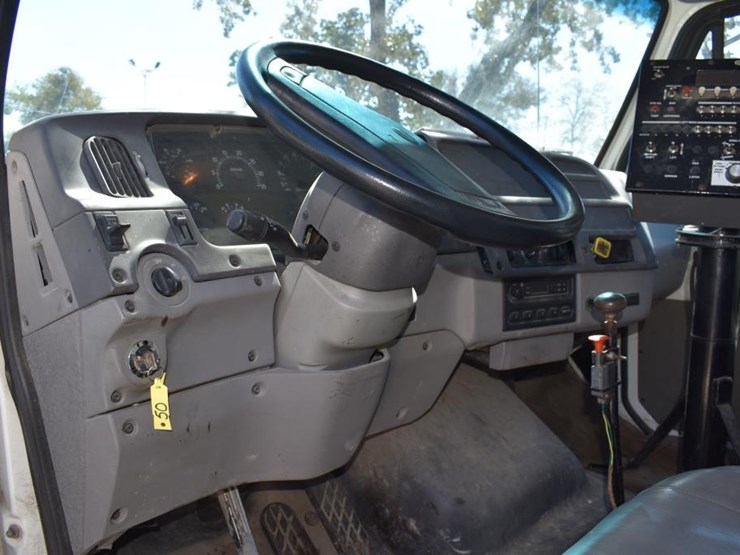 1999-sterling-oiling-truck-(will-not-build-air-pressure)-(vin-#-2fzhrjaa8xa-image-11