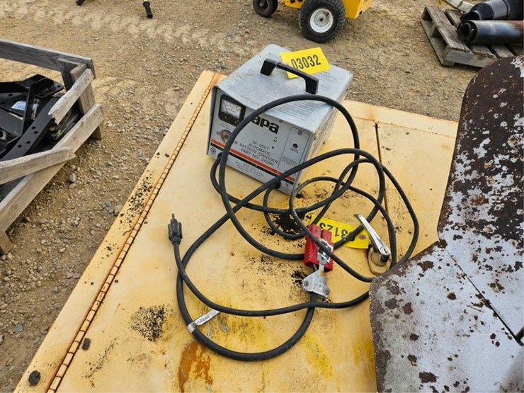 #3032-•-yale-automatic-24-volt-battery-charger-image-2