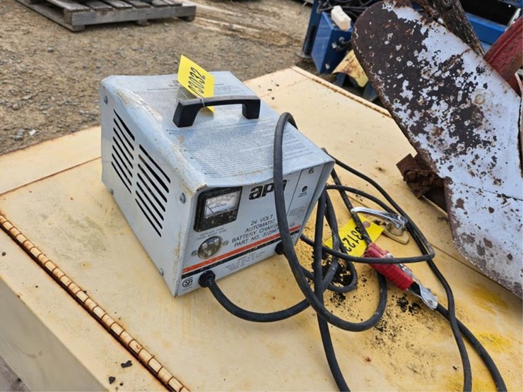 #3032-•-yale-automatic-24-volt-battery-charger-image-3