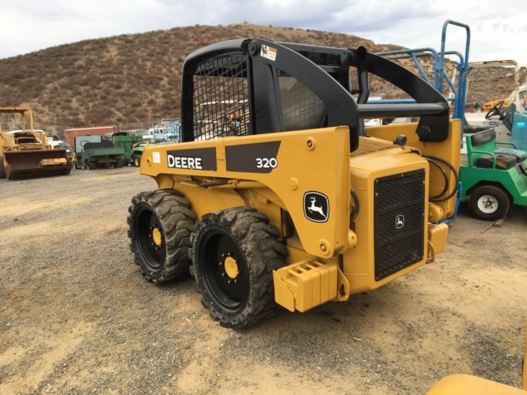 2005-john-deere-320-image-4
