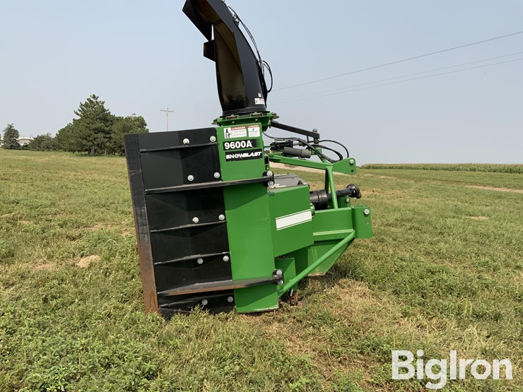 snowblast-9600a-3-pt-snow-blower-image-4