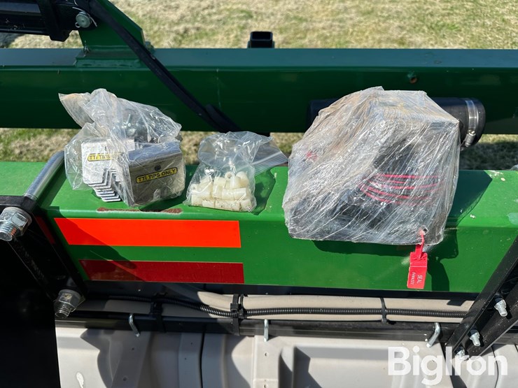 willmar-redball-642e-hooded-sprayer-image-20