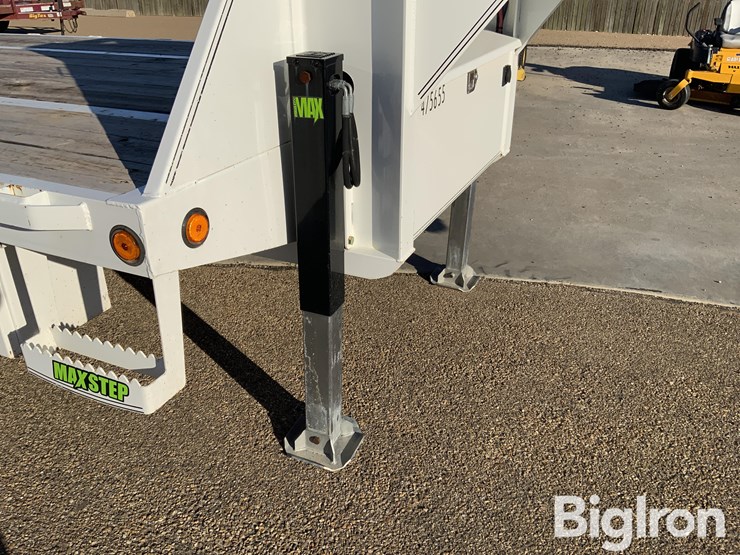 2023-load-trail-t/a-low-pro-gooseneck-trailer-w/hydraulic-dovetail-image-13