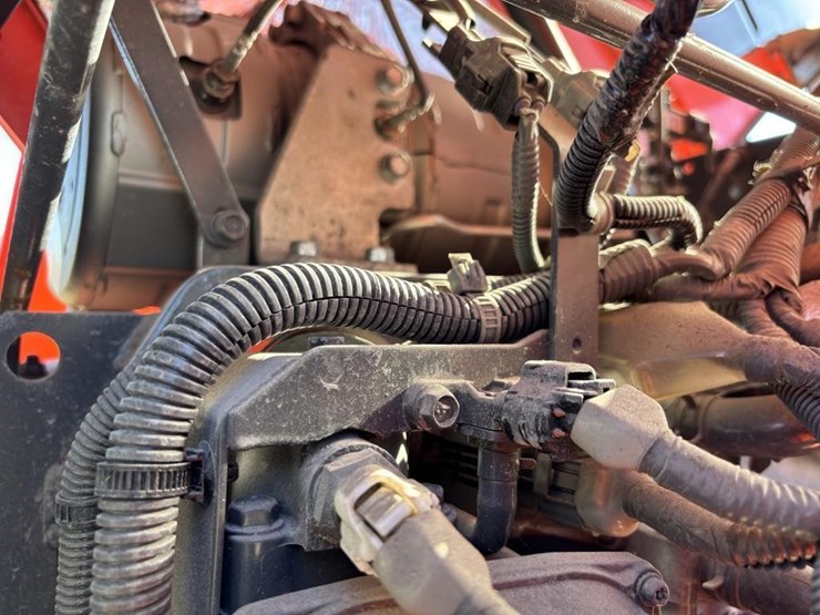 2019-kubota-m7060d-image-52