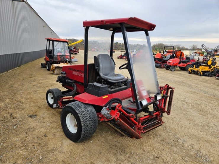 #3133-•-toro-reel-master-5200-fairway-mower-image-7