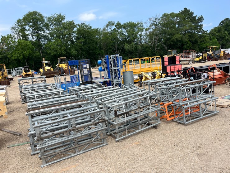 #2788-•-hek-tpm1600sd-electric-mast-climbing-work-platform/material-hoist-image-1