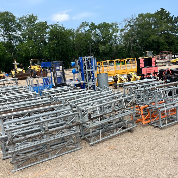 #2788 • HEK TPM1600SD ELECTRIC MAST CLIMBING WORK PLATFORM/MATERIAL HOIST