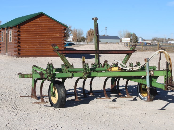 john-deere-100-image-2