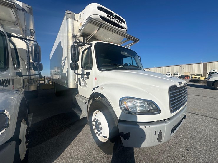 2020-freightliner-m2-106-image-11